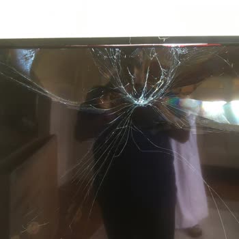 Carrefour SA Küçük Çocuğa Hasarlı Kargo Teslim Edilmiş