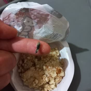 BİM'den Aldığımız Süt Burgerde Çıkan Yabancı Madde