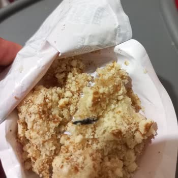 BİM'den Aldığımız Süt Burgerde Çıkan Yabancı Madde