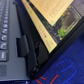 Lenovo Bilgisayarın Açılışında Sorun Ve Camın Çatlaması