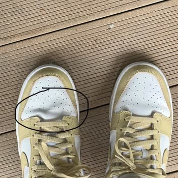 Aynı 2 Model Nike Ayakkabı Potluğu