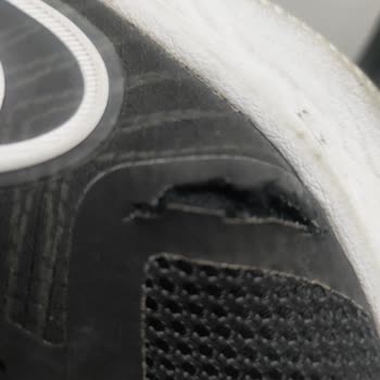 Nike Ayakkabı 2 Kullanımda Yırtıldı