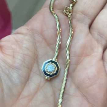 İkincielaltinlar (Instagram) Şeref Han Viyana Kuyumcu Hasarlı Ve Kalitesiz Ürün Satışı!