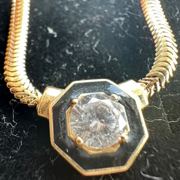 İkincielaltinlar (Instagram) Şeref Han Viyana Kuyumcu Hasarlı Ve Kalitesiz Ürün Satışı!