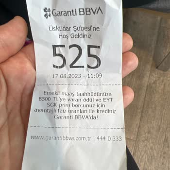 Garanti BBVA Sıra Beklerken Tanıdıklarını Önden Almaları
