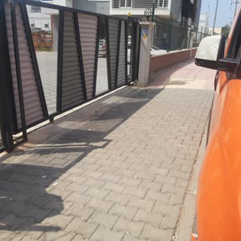 Migros Sanal Market Şoförü Arabayı Yanlış Yere Park Ediyor