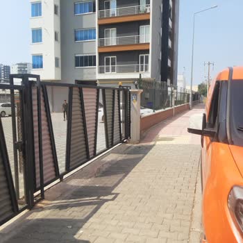 Migros Sanal Market Şoförü Arabayı Yanlış Yere Park Ediyor