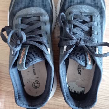 Adidas Cloudfoam Ayakkabısının İç Tabanın Parçalanması