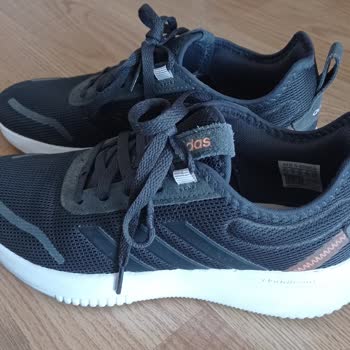 Adidas Cloudfoam Ayakkabısının İç Tabanın Parçalanması