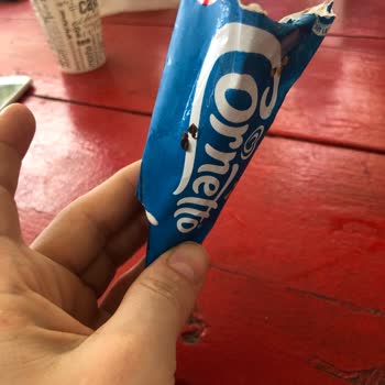 Cornetto Aldım Külahsız Çıktı