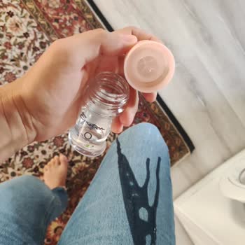 Emotion Roll-on Şişesinin Yarısı Kapak Açılması Sonucu Üzerime Döküldü.