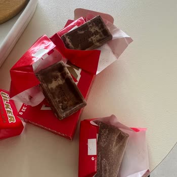 Ülker Napoliten Çikolata Beyaz Lekeler