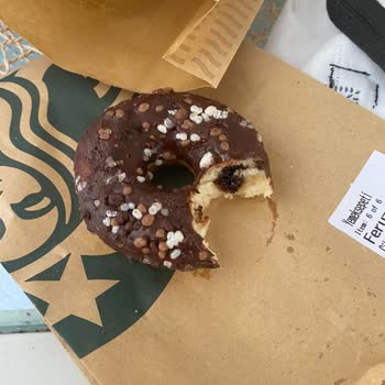 Starbucks Coffee Bayat Donutlar