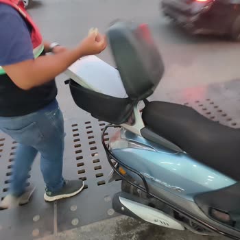 Yemeksepeti Kuryesi İle Çalışma Zorunluluğu