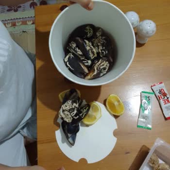 Midyeci Ahmet'ten Aldığımız Midyelerin Temizlenmemiş Olması!