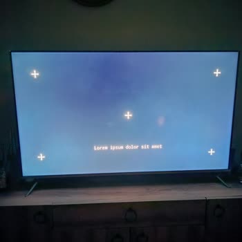 TCL QLED TV Siyah Ekranda Beyaz Yansıma