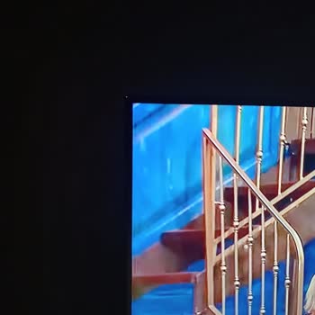 TCL QLED TV Siyah Ekranda Beyaz Yansıma