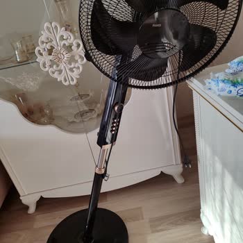 Raks Vantilatör, Tabanı Çürük Malzeme Nedeniyle Ayakta Durmuyor!