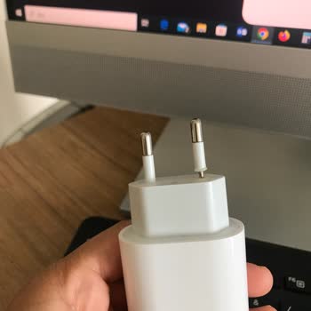 iPhone Aksesuarı Hemen Kırıldı