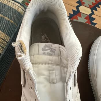 Nike Ayakkabının Bileğinde Yıpranma