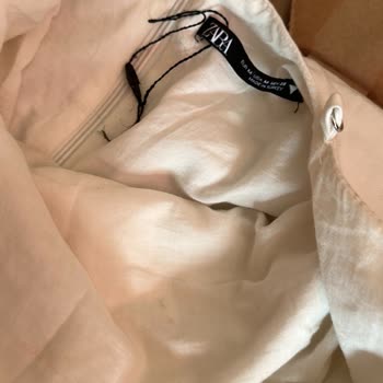 Zara Kullanılmış, Lekeli, Parfüm Kokan Üzerinde Sac Olan Ürün Gönderdi