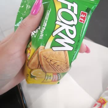 Eti Gıda Limon Lifli Kepekli Eti Form Bisküviden Kıl Yumağı Çıkması