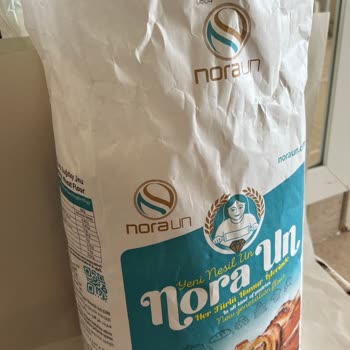 Nora Un Böcekli Ve Kurtlu Un