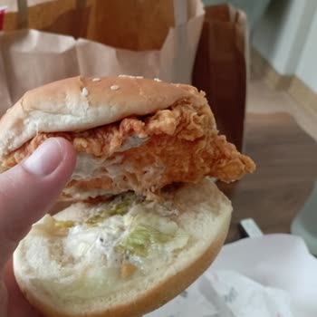KFC Fotoğraftaki İle Gelen Ürün Alakasız