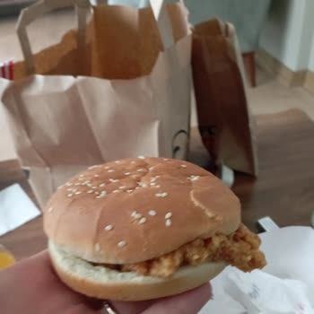 KFC Fotoğraftaki İle Gelen Ürün Alakasız
