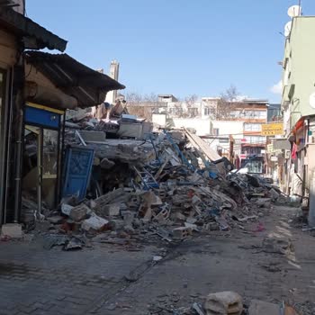 Türk Kızılay Depremzedeler İçin Topladığı Yardımı Gerçek Sahibine Vermiyor