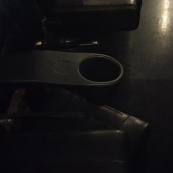 Site Sinemaları Sefaköy Armoni Park Sinemasındaki Kırık Ve Yırtık Koltuklar