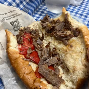 Köfteci Yusuf'ta Yarım Ekmek Dönerde Döner Yok Denecek Kadar Az