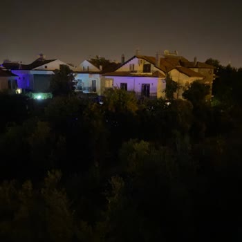 Aydem Perakende Sokak Lambası Eksik Adm Elektrik İlgilenmiyor. Karanlık Tehlikeli.