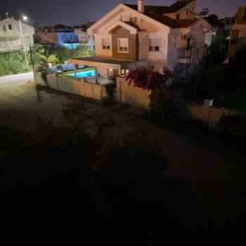 Aydem Perakende Sokak Lambası Eksik Adm Elektrik İlgilenmiyor. Karanlık Tehlikeli.
