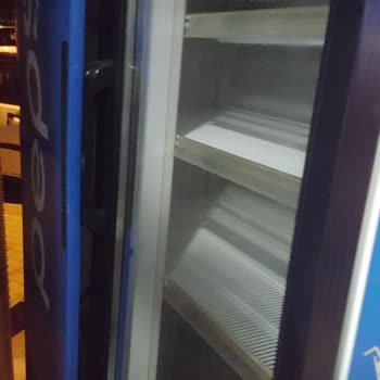 Pepsi Dolap Bozuk Ve Firma İlgisiz