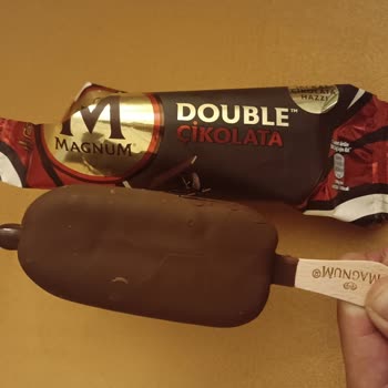 Magnum Görselinde Acaba Ne Anlatılmak İsteniyor,