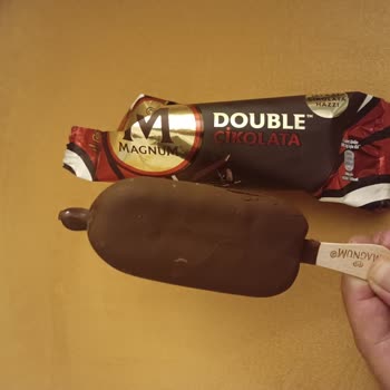 Magnum Görselinde Acaba Ne Anlatılmak İsteniyor,