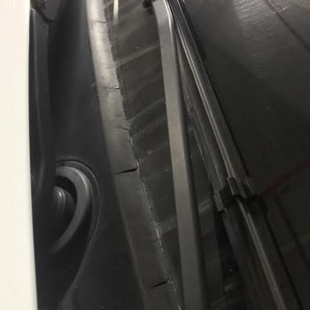 Renault Megane 3 Ön Cam Fitili Deformasyonu