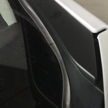 Renault Megane 3 Ön Cam Fitili Deformasyonu