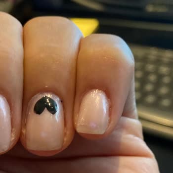 Hazal Akbay Beauty Jel Tırnaklarım 1 Haftada Soyuldu