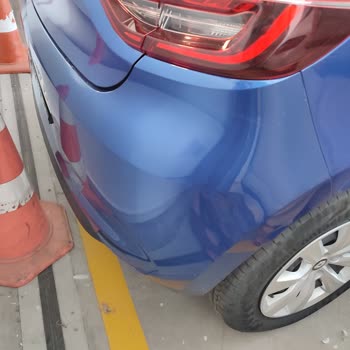 Renault Araç Servisinde Kaza!