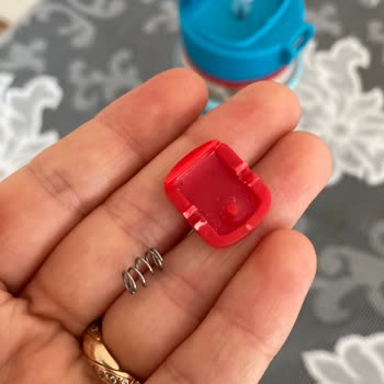 Skip Hop Çelik Termos Suluğun Kapağının Kırılması