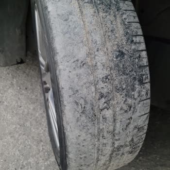 GRS Car Rental Service Grs Car Rental Hasarlı Lastik İle Araç Teslimi