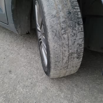 GRS Car Rental Service Grs Car Rental Hasarlı Lastik İle Araç Teslimi