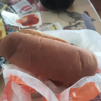 Burger King Chicken Royal'i Market Ekmeğiyle Yapıp Yollamış