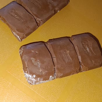 Ülker Caramio Üzerinde Beyaz Mantarımsı Lekeler