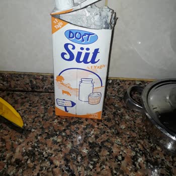 BİM Dost Süt Kutusundan Yoğurt Gibi Ürün Çıktı