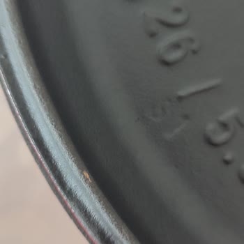 A101 Lava Döküm Tencere Paslandı