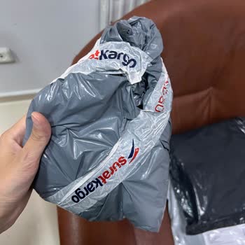 Sürat Kargo'dan Gelen Kargomun İçine Bakılmış Sonra Kendi Bantlarıyla