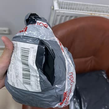 Sürat Kargo'dan Gelen Kargomun İçine Bakılmış Sonra Kendi Bantlarıyla